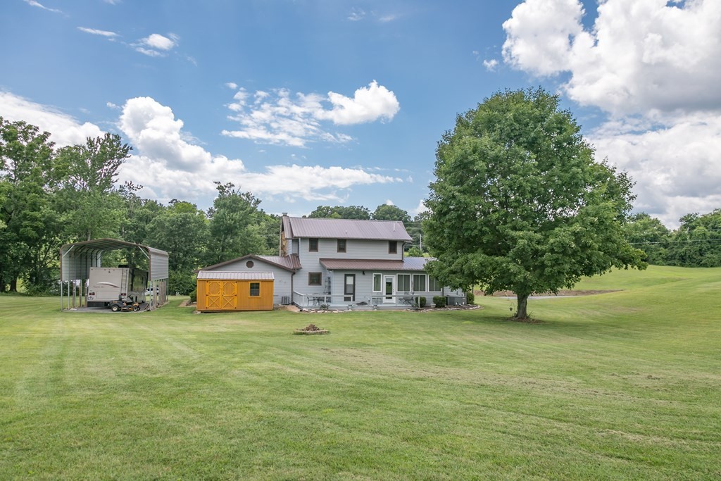 3108 Fortenberry Road Kodak, TN 37764 - Photo 43 of 47 a view of a house with swimming pool and sitting area