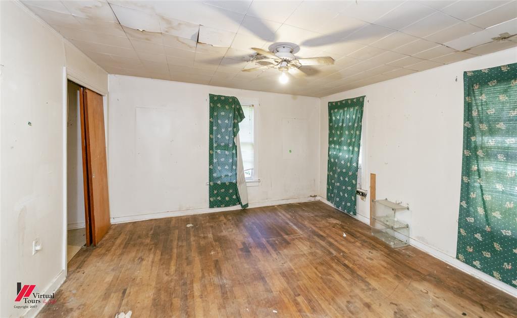 206 North Street Springhill, LA 71075 - Photo 12 of 28 a view of an empty room with wooden floor and a window