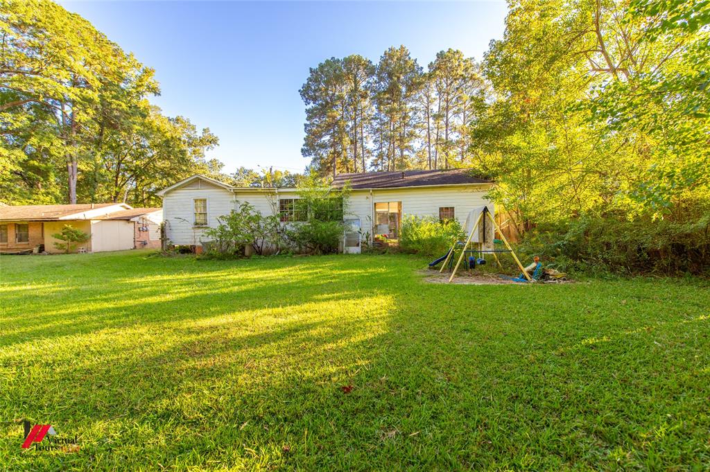 206 North Street Springhill, LA 71075 - Photo 4 of 28 a view of house with backyard and garden