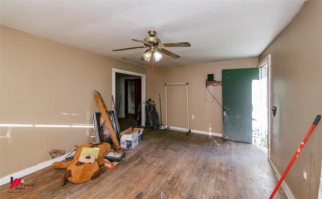 206 North Street Springhill, LA 71075 - Photo 8 of 28 a view of a room with gym equipment