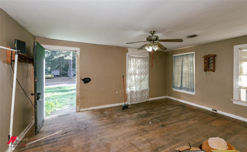 206 North Street Springhill, LA 71075 - Photo 9 of 28 a view of an empty room with a window