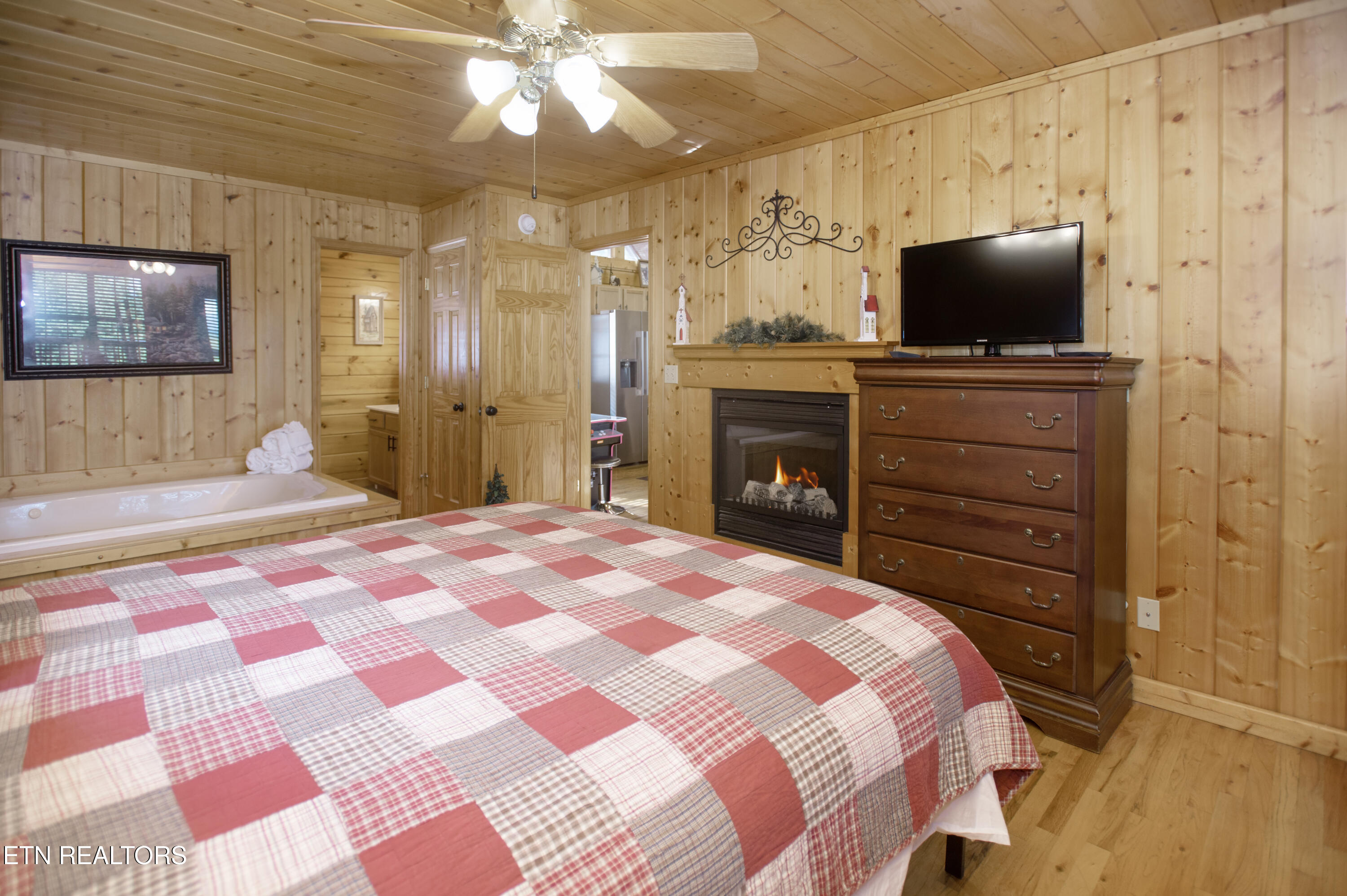 1543 Boo Boos Way Sevierville, TN 37862 - Photo 17 of 27 Primary Bedroom 2