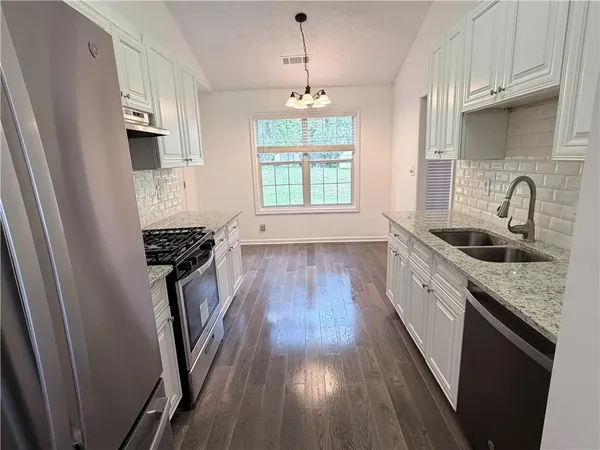 $2,250 | 678 Arbour Way, Suwanee, GA 30024