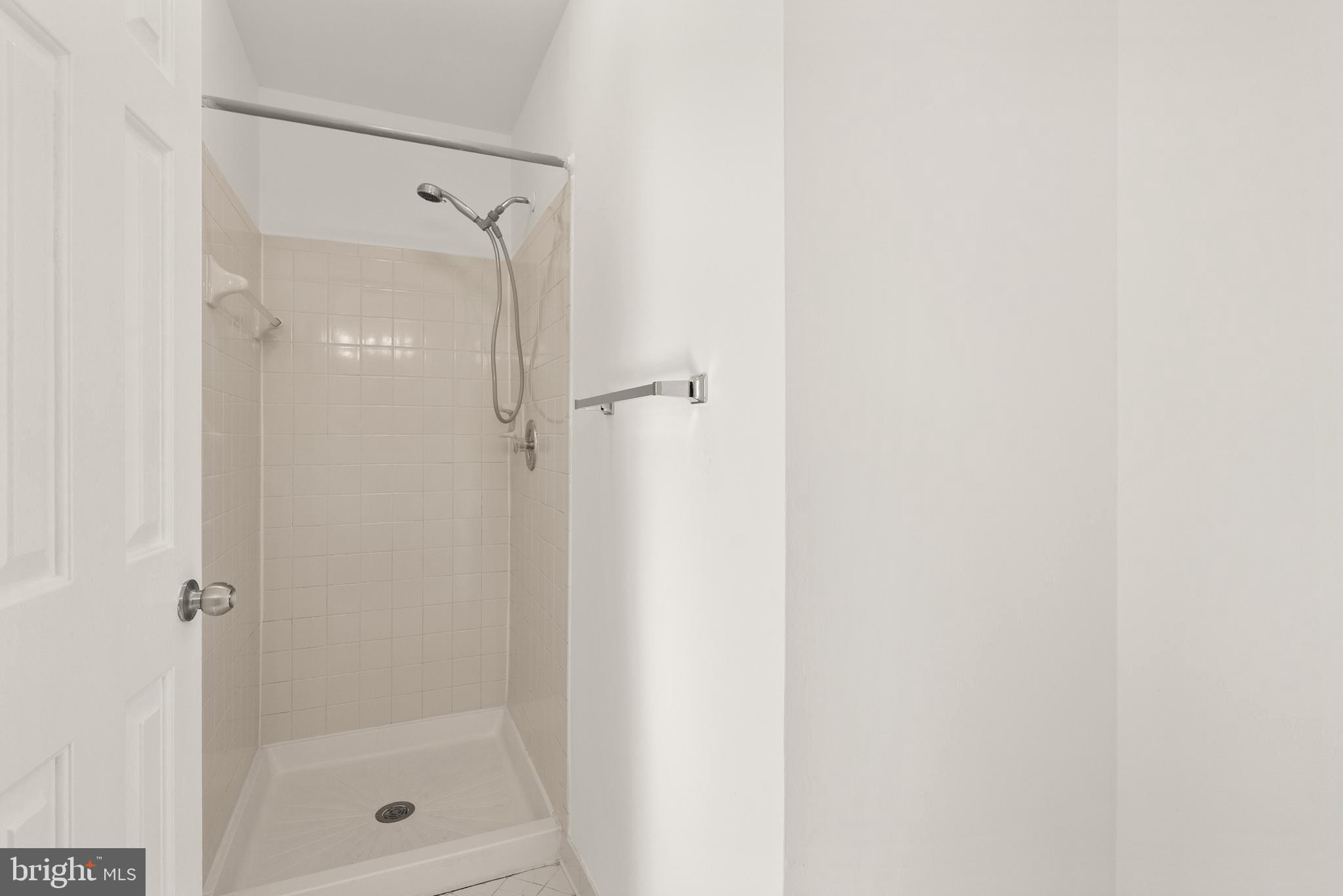 3733 Roxbury Lane Alexandria, VA 22309 - Photo 22 of 37 a bathroom with a glass shower door