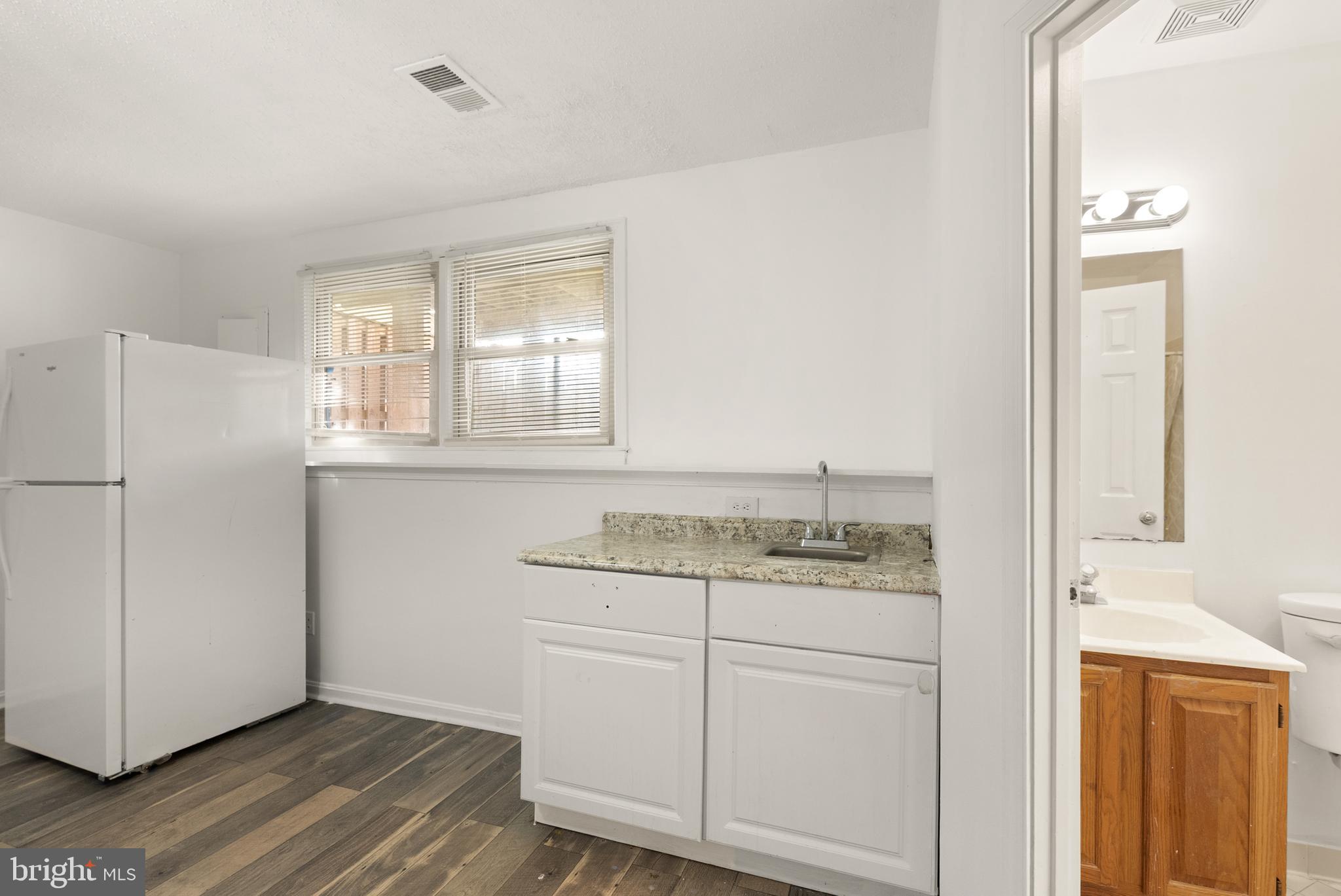 3733 Roxbury Lane Alexandria, VA 22309 - Photo 26 of 37 a bathroom with a granite countertop sink and a mirror