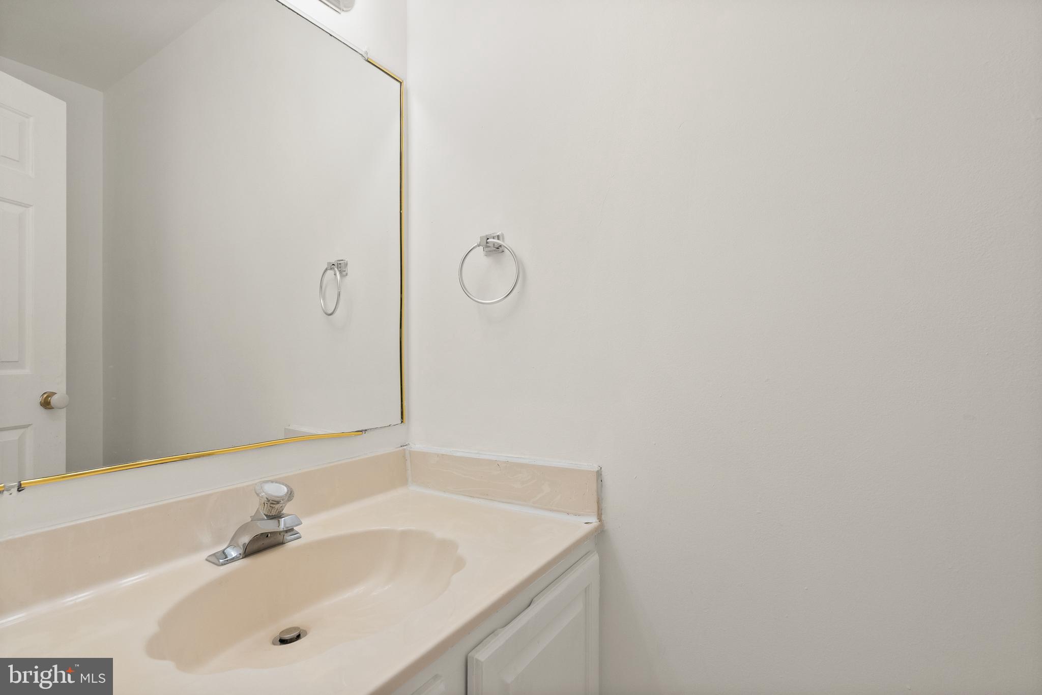 3733 Roxbury Lane Alexandria, VA 22309 - Photo 10 of 37 a bathroom with a sink and a mirror