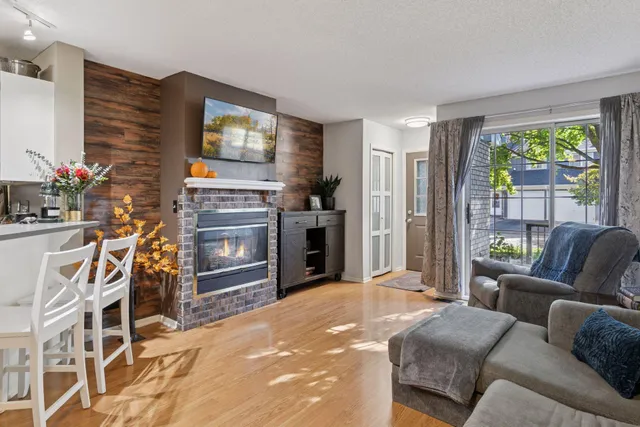 $219,900 | 1825 Donegal Drive, Unit 10, Woodbury, MN 55125