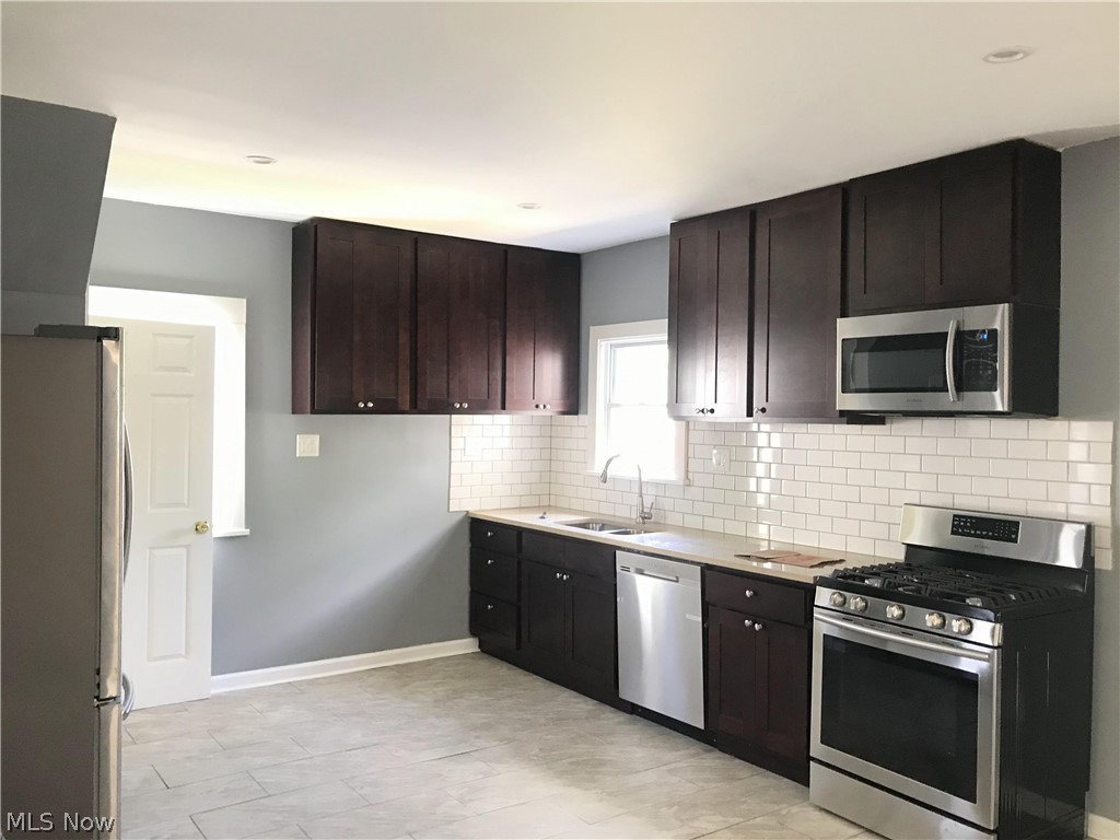 3263 Yorkshire Road Cleveland, OH 44118 - Photo 5 of 20