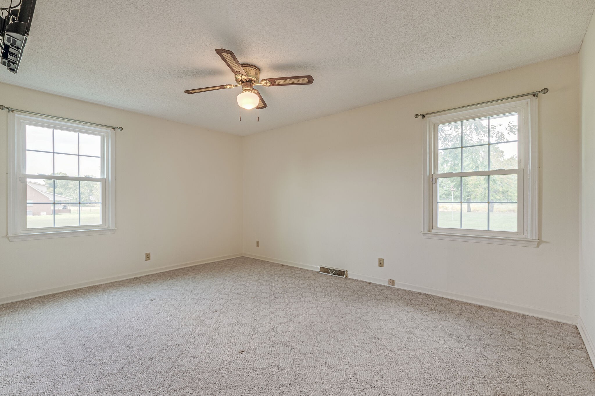 1765 Vesta Road Lebanon, TN 37090 - Photo 23 of 36 an empty room with a window