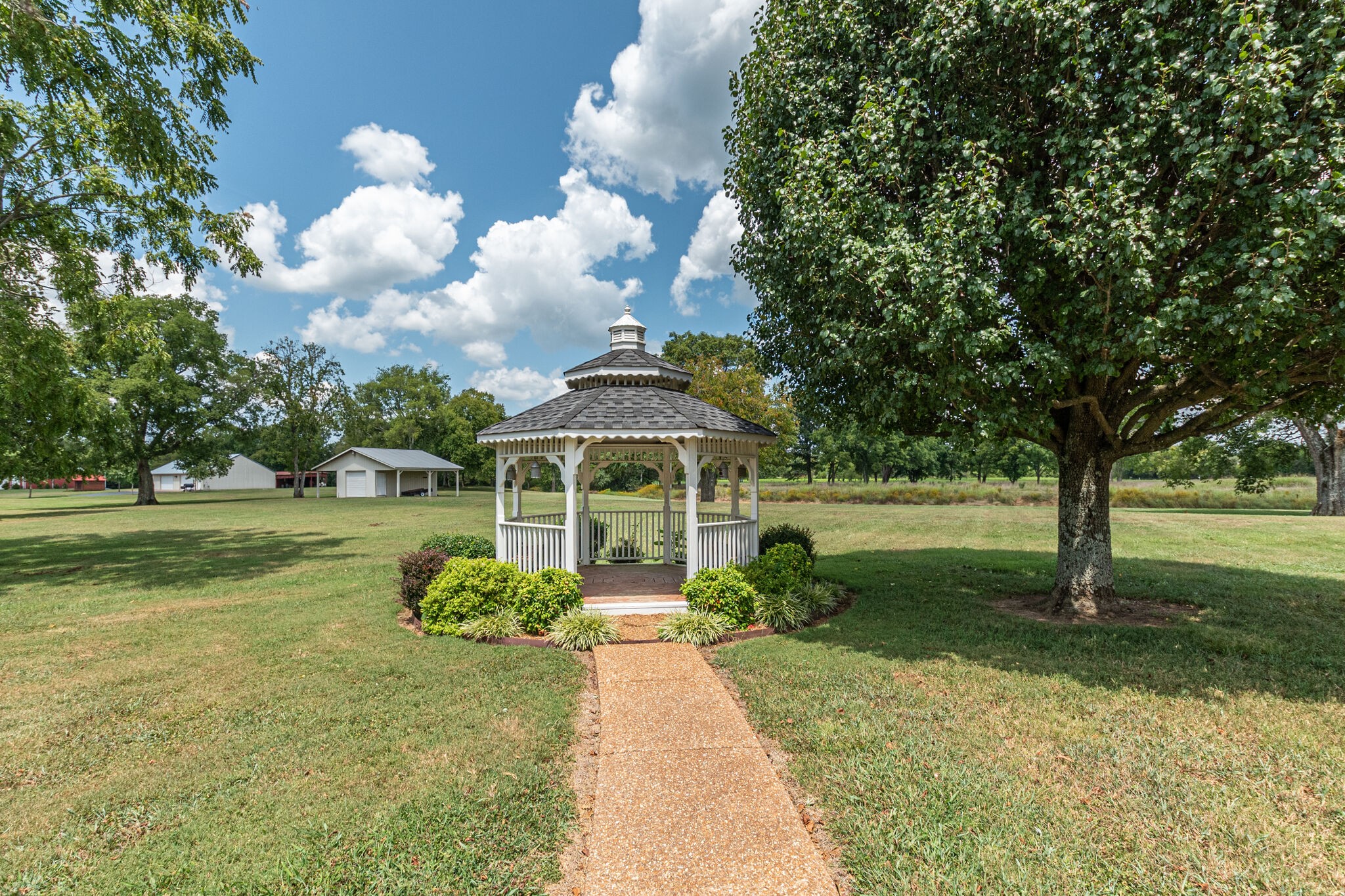 1765 Vesta Road Lebanon, TN 37090 - Photo 36 of 36 a front view of a house with garden