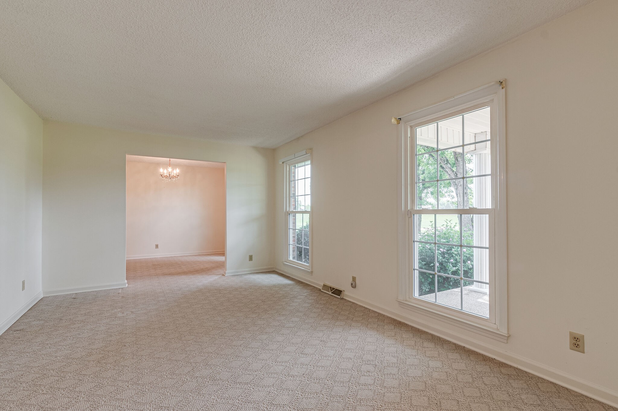 1765 Vesta Road Lebanon, TN 37090 - Photo 8 of 36 an empty room with windows and closet
