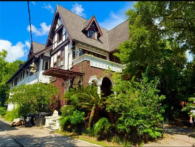 $2,999 | 7211 St Charles Avenue, New Orleans, LA 70118