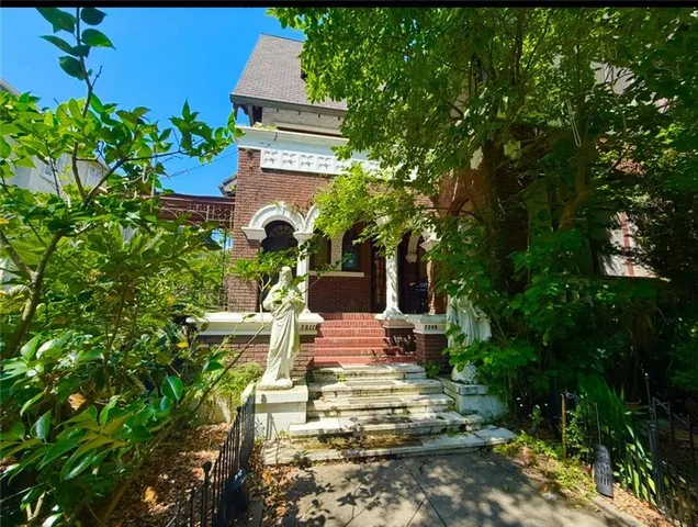 $2,999 | 7211 St Charles Avenue, New Orleans, LA 70118