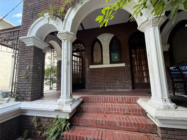 $2,999 | 7211 St Charles Avenue, New Orleans, LA 70118