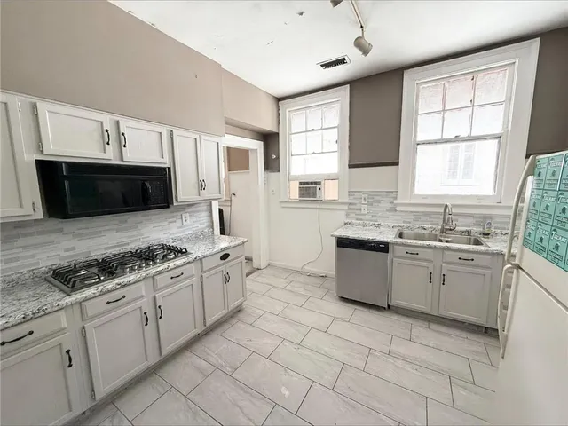 $2,999 | 7211 St Charles Avenue, New Orleans, LA 70118