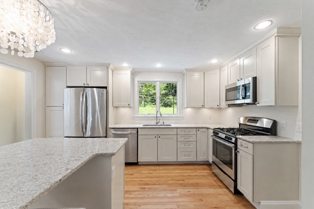 10 Mayflower Path Wayland, MA 01778 - Photo 4 of 33
