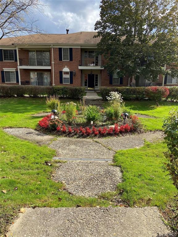29644 Middlebelt Road, Unit 54 Farmington Hills, MI 48334 - Photo 3 of 31