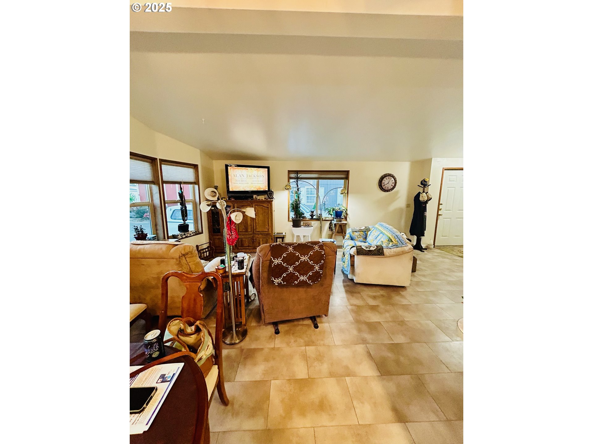 503 Southeast Sheridan Road, Unit 8 Sheridan, OR 97378 - Photo 21 of 38 a living room with furniture and a flat screen tv