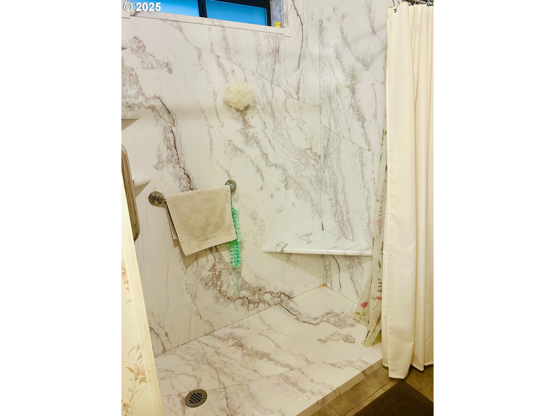 503 Southeast Sheridan Road, Unit 8 Sheridan, OR 97378 - Photo 26 of 38 a bathroom with a shower