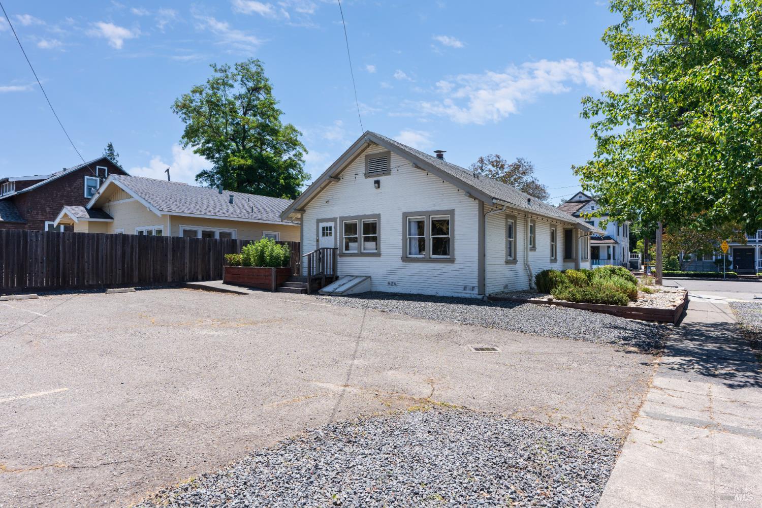 610 Stewart Street Santa Rosa, CA 95404 - Photo 41 of 50 a front view of a house with garden