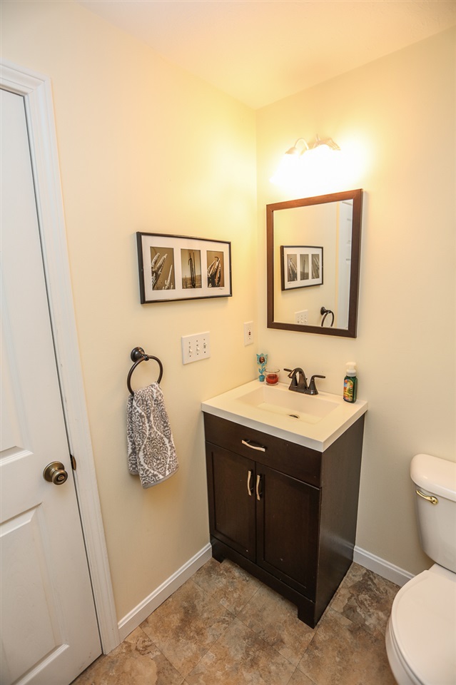 12 Mountain Road Bedford, NH 03110 - Photo 17 of 38 Gallery Image 17