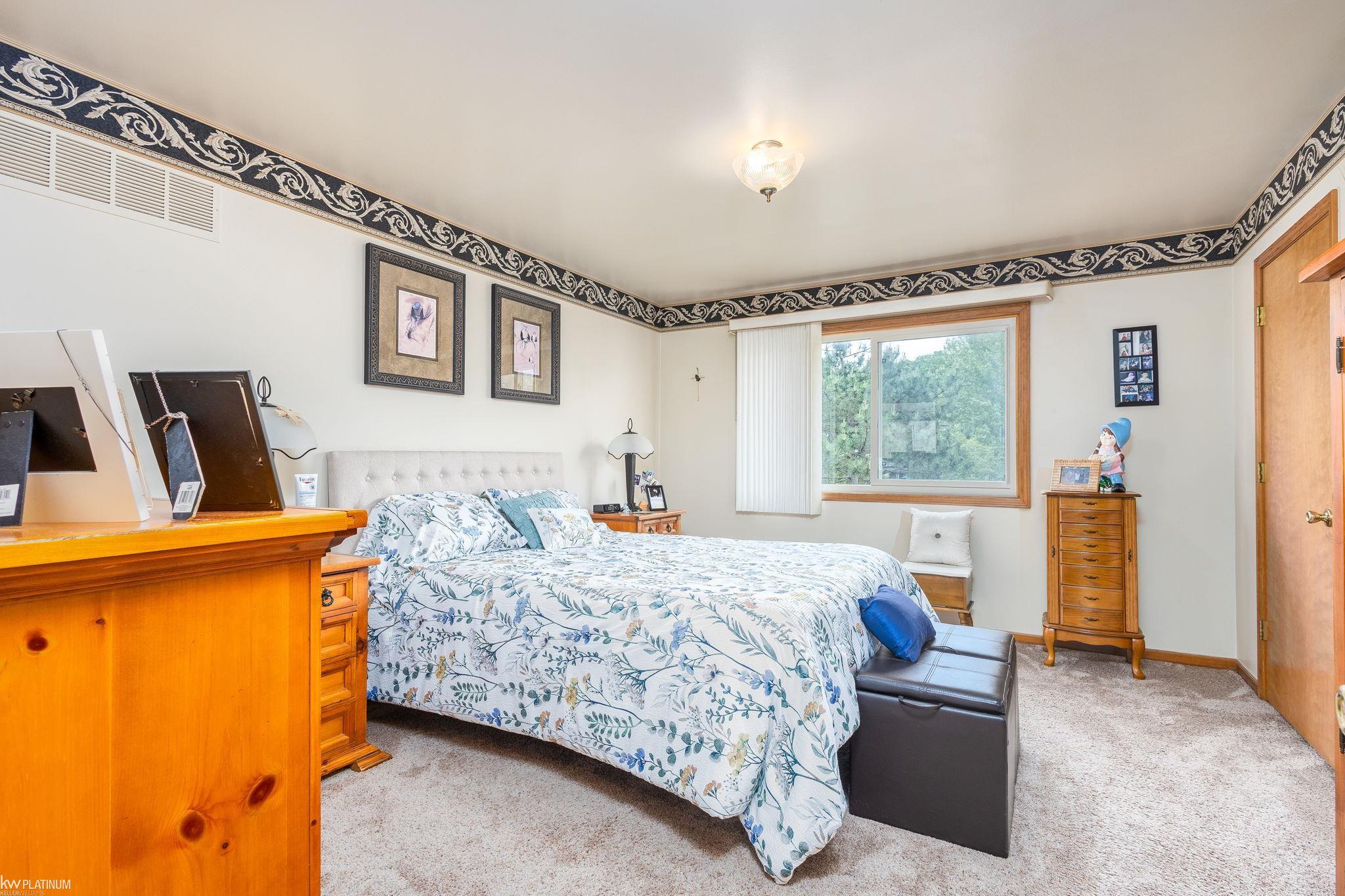 518 Lexington Drive Rochester, MI 48307 - Photo 21 of 58 50176739-9dff20dd-7b83-450d-83af-72e6a09e9a32.JPG
