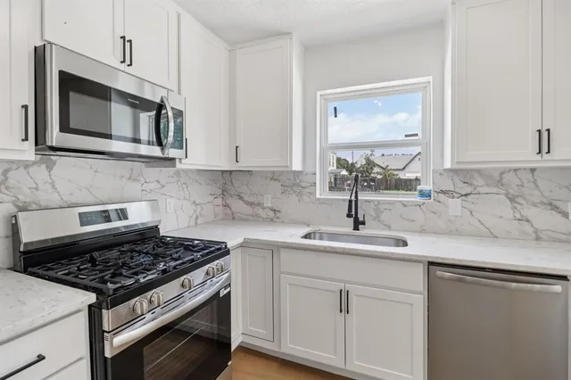 $289,000 | 1105 North Sylvania Avenue, Fort Worth, TX 76111