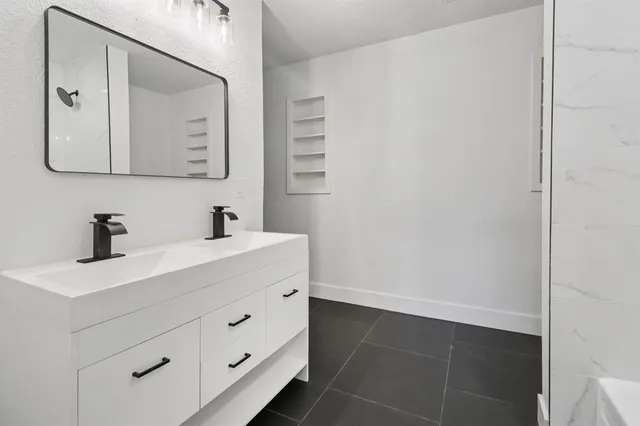 $289,000 | 1105 North Sylvania Avenue, Fort Worth, TX 76111