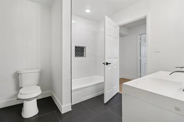 $289,000 | 1105 North Sylvania Avenue, Fort Worth, TX 76111