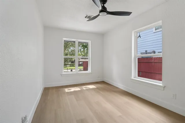 $289,000 | 1105 North Sylvania Avenue, Fort Worth, TX 76111