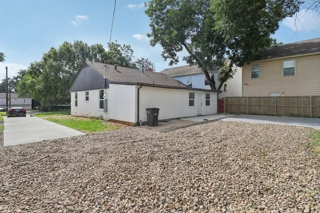 $289,000 | 1105 North Sylvania Avenue, Fort Worth, TX 76111