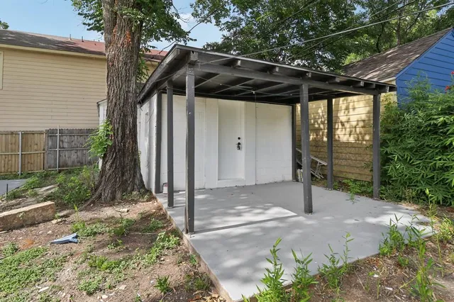 $289,000 | 1105 North Sylvania Avenue, Fort Worth, TX 76111