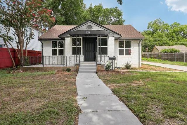 $289,000 | 1105 North Sylvania Avenue, Fort Worth, TX 76111