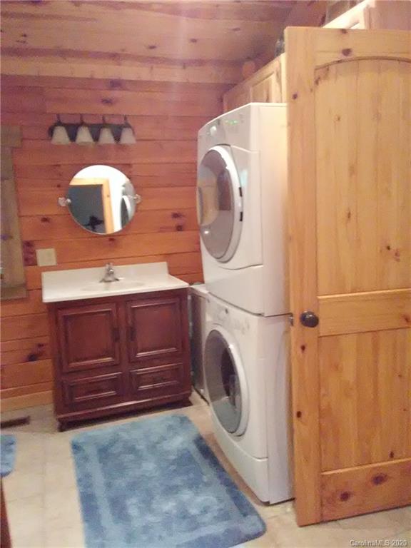 308 Cinnamon Ridge Rutherfordton, NC 28139 - Photo 10 of 19 a utility room with dryer and washer