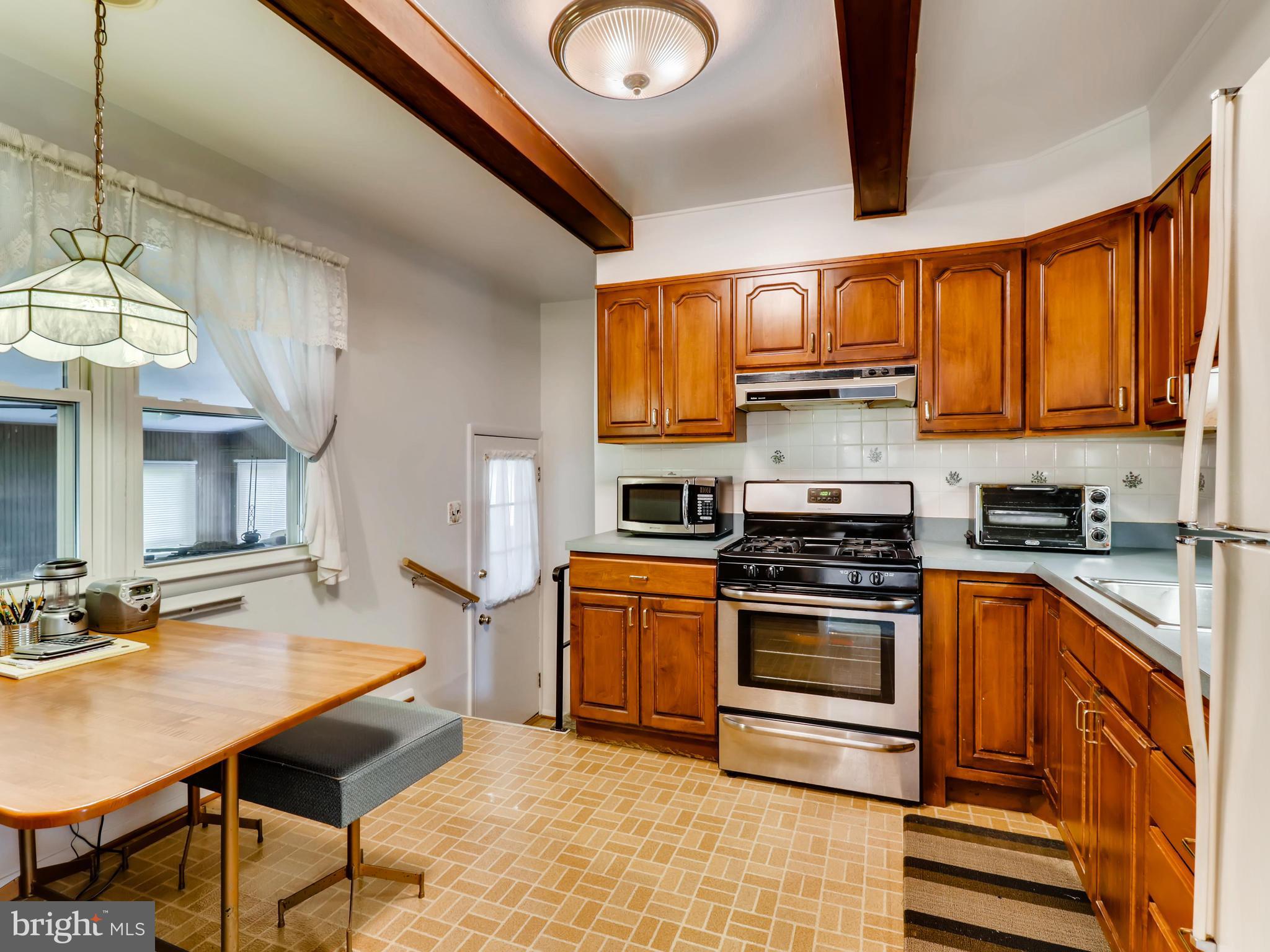 9137 Covered Bridge Road Baltimore, MD 21234 - Photo 9 of 28 Gallery Image 9