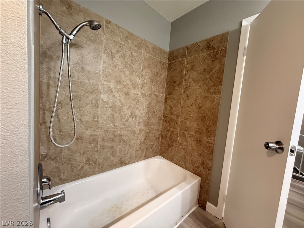 1525 Saylor Way Las Vegas, NV 89108 - Photo 25 of 25 Upstairs Bathtub/Shower