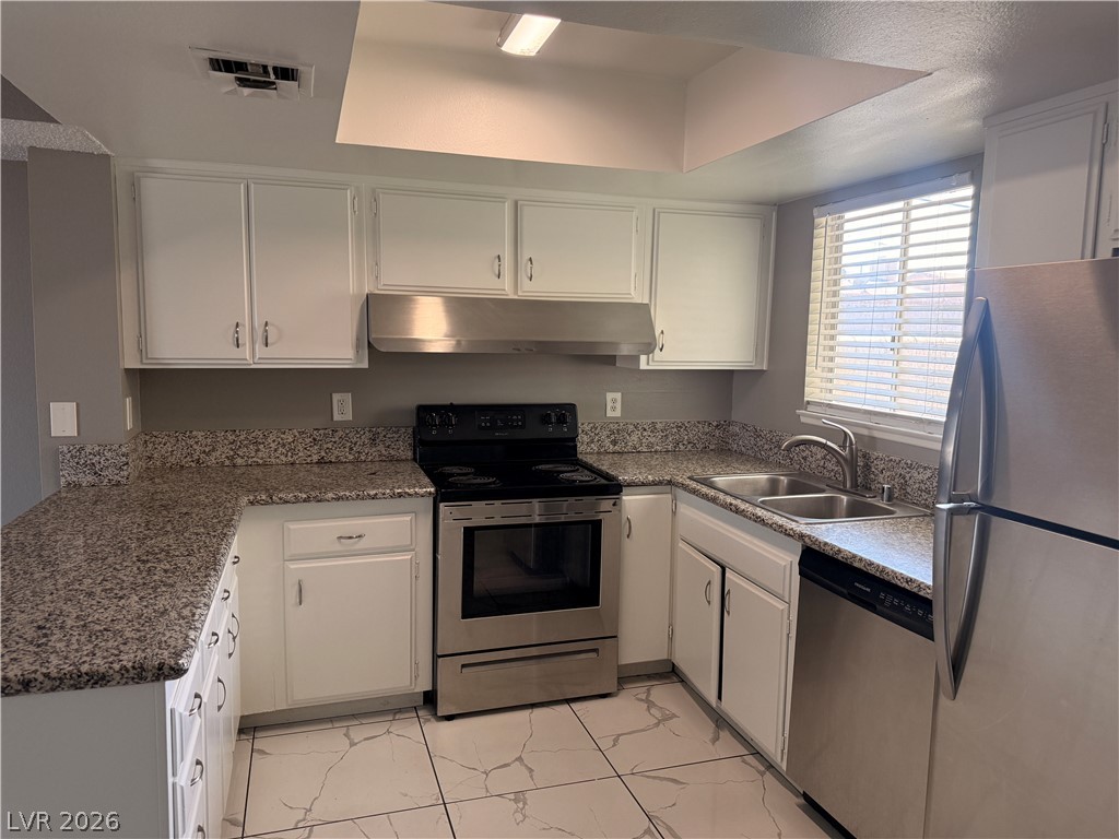 1525 Saylor Way Las Vegas, NV 89108 - Photo 6 of 25 Kitchen