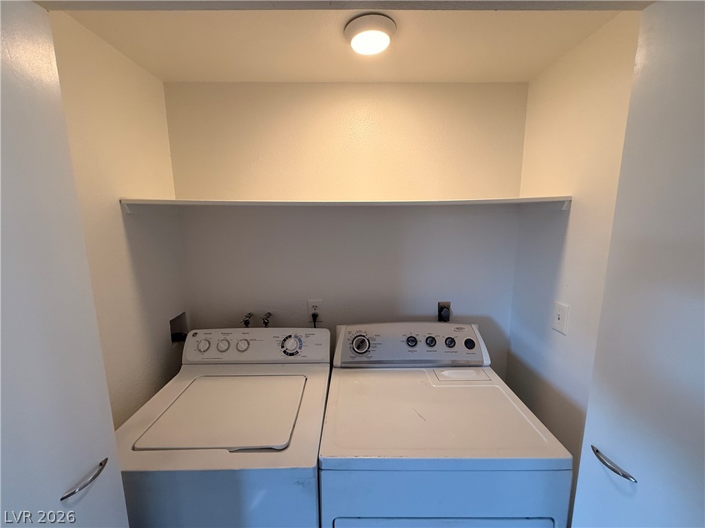 1525 Saylor Way Las Vegas, NV 89108 - Photo 9 of 25 Washer/Dryer Closet