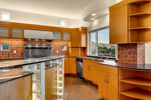 $1,800,000 | 15000 Middletown Park Drive, Redding, CA 96001