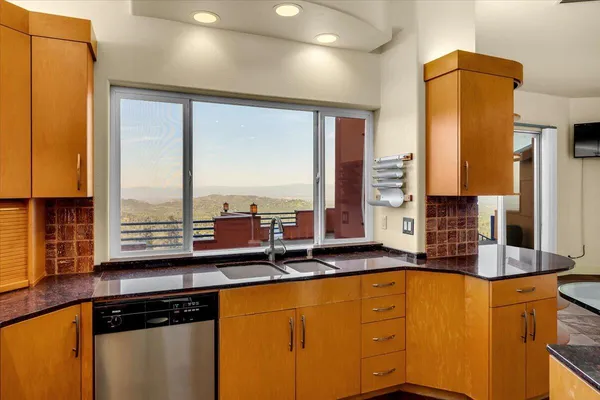 $1,800,000 | 15000 Middletown Park Drive, Redding, CA 96001