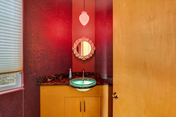 $1,800,000 | 15000 Middletown Park Drive, Redding, CA 96001