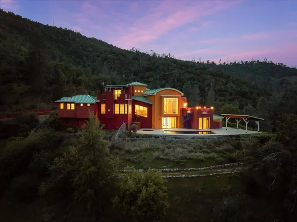 $1,800,000 | 15000 Middletown Park Drive, Redding, CA 96001