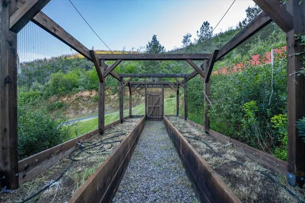 $1,800,000 | 15000 Middletown Park Drive, Redding, CA 96001