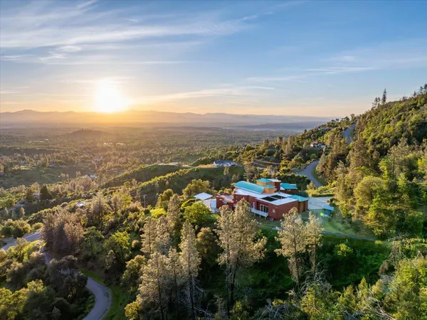 $1,800,000 | 15000 Middletown Park Drive, Redding, CA 96001