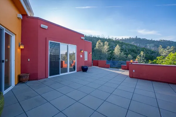 $1,800,000 | 15000 Middletown Park Drive, Redding, CA 96001