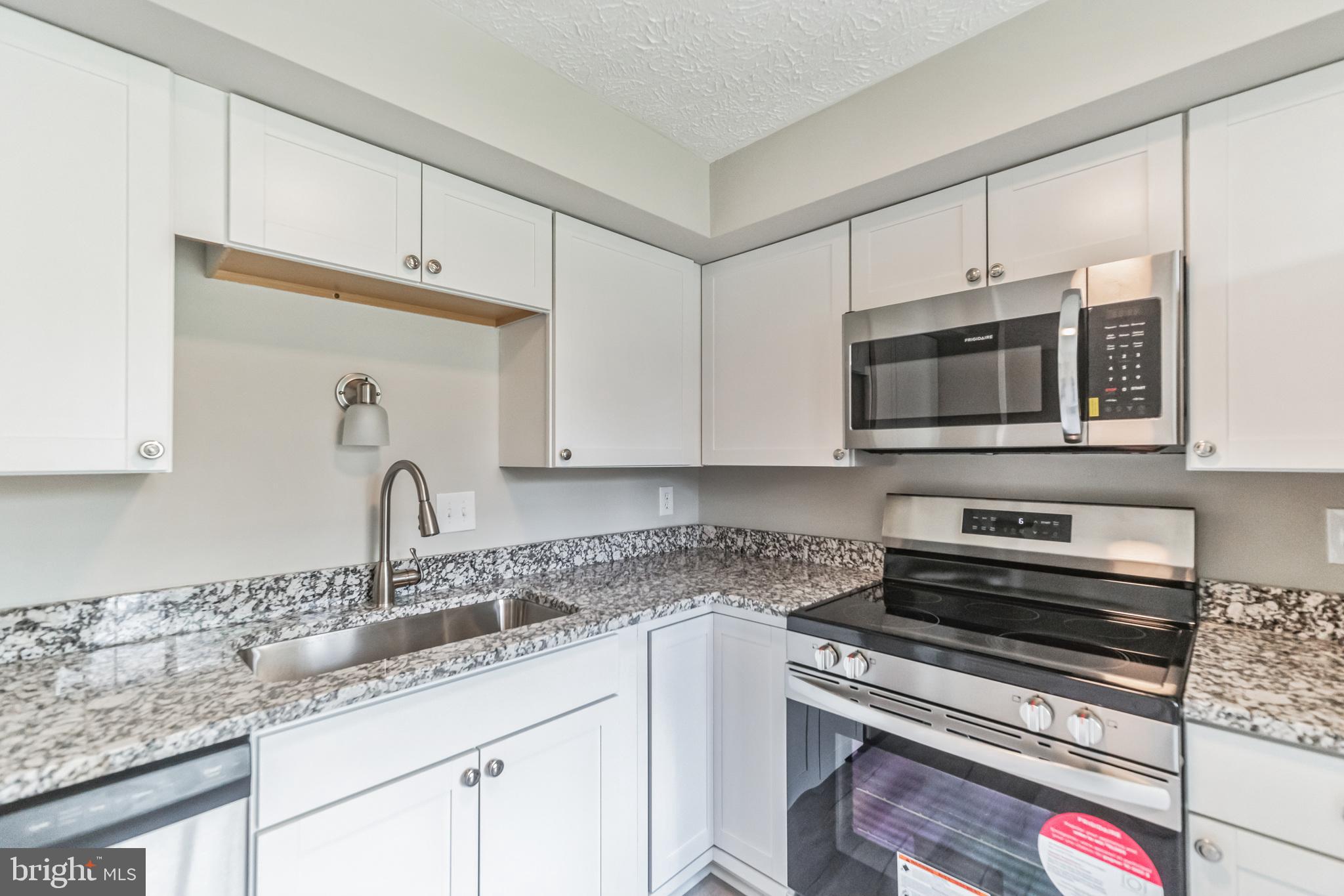 503 Cross Ridge Court Stafford, VA 22554 - Photo 9 of 26 Gorgeous granite countertops