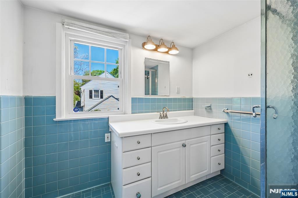 571 Laurel Road Ridgewood, NJ 07450 - Photo 16 of 25