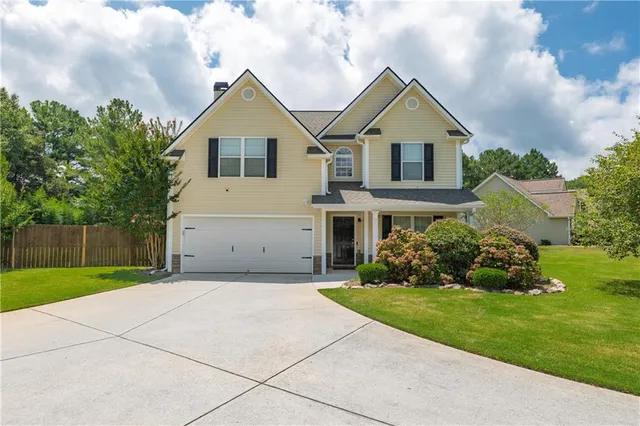 a view of house and garden with small space