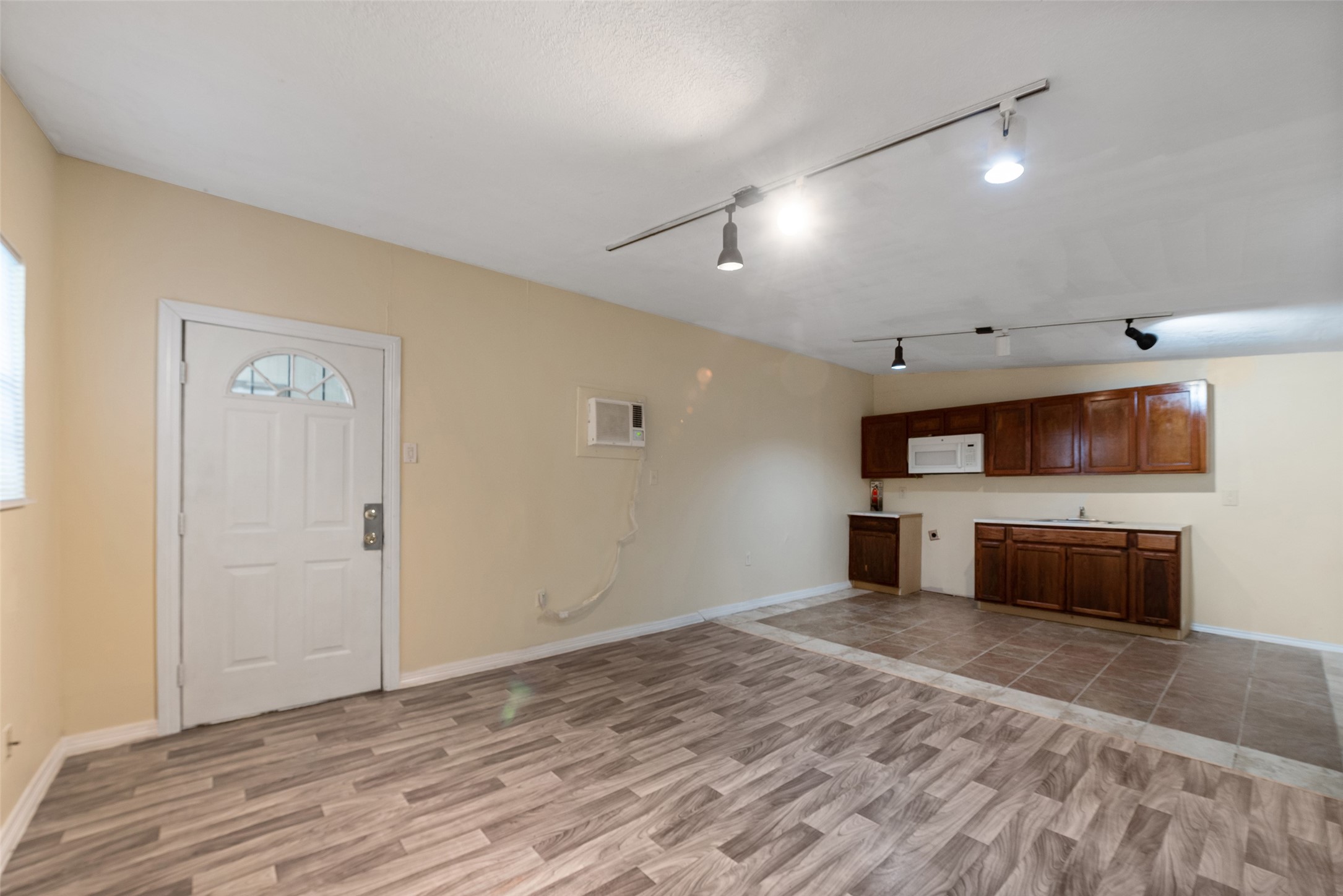 1614 Ryon Street, Unit B Houston, TX 77009 - Photo 8 of 17 a view of a kitchen and a microwave