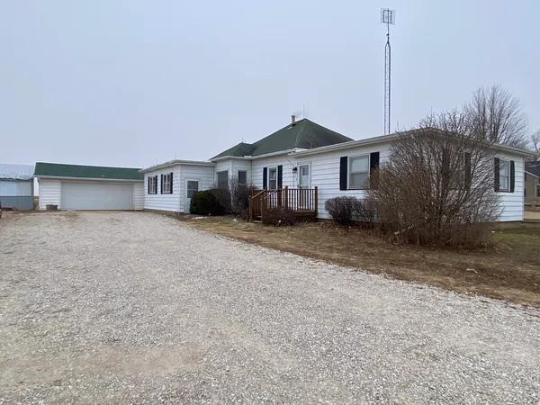 $265,000 | 82 North 23rd Road, Peru, IL 61354